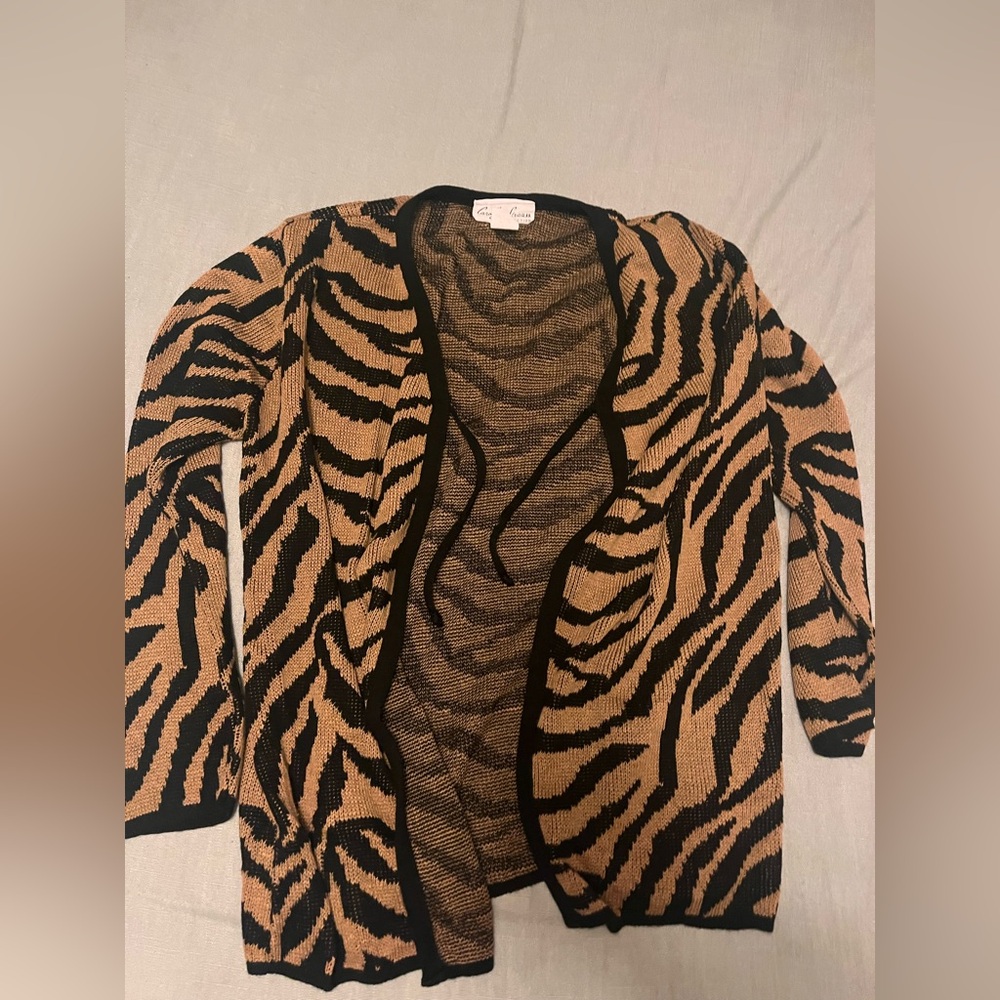 TRENDY ZEBRA Carolyn Strauss Black and Tan Knit Top